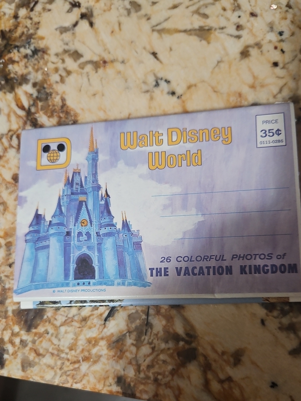 Vintage Walt Disbey World Souvenir Booklet, 26 Photos, 1970's.